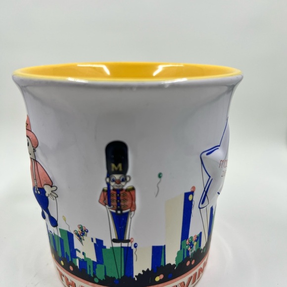 Macy’s Thanksgiving Day Parade 3-D embossed 2005 mug - Picture 6 of 12